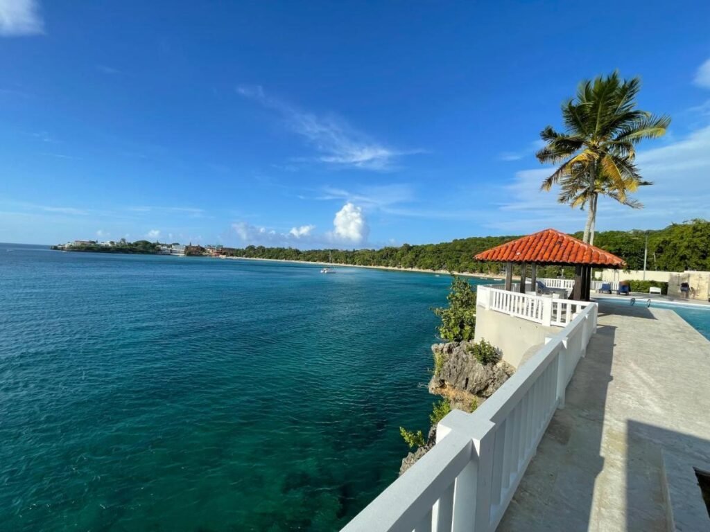 Remax Atlantis - Apartamento Exclusivo en Primera Línea de Playa – Charamicos, Sosúa. 1 Remax Atlantis - img charamicos sosua beach sosua 2